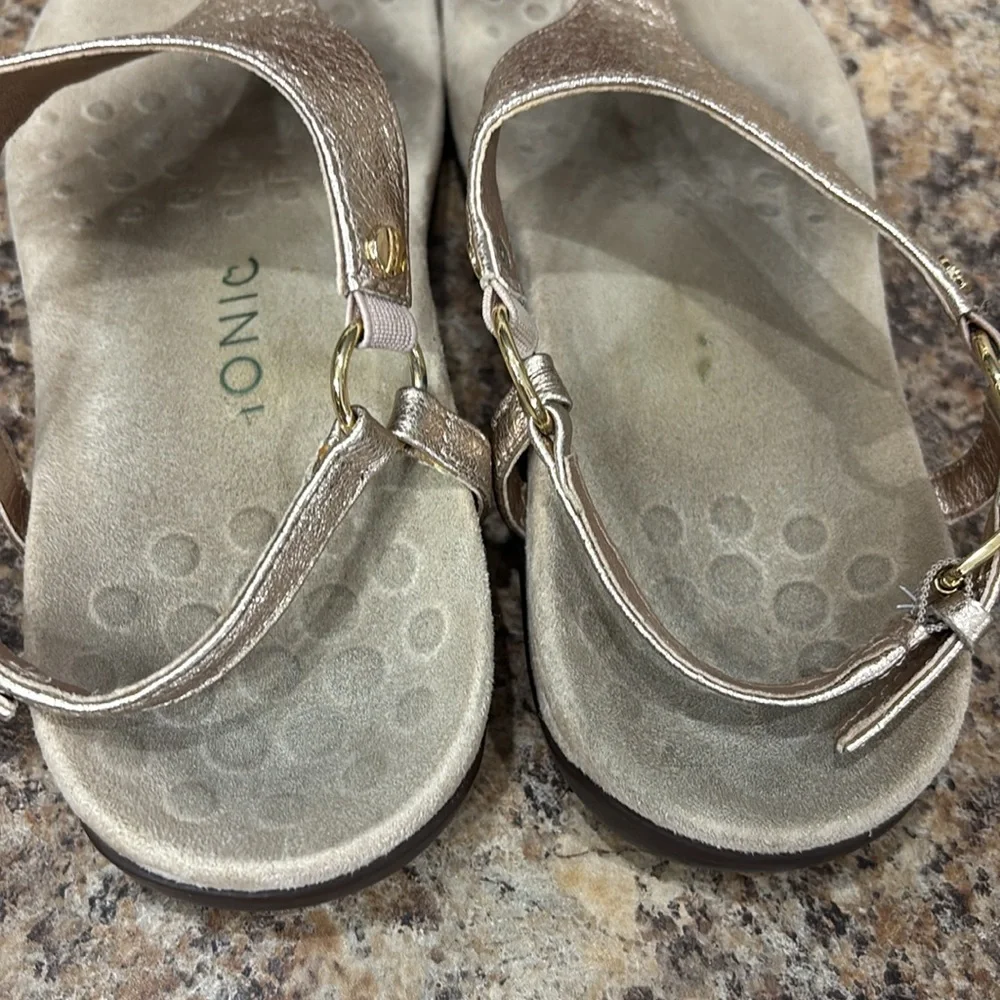 Vionic Kirra Metallic Rose Gold Thong Sandals Size 6
